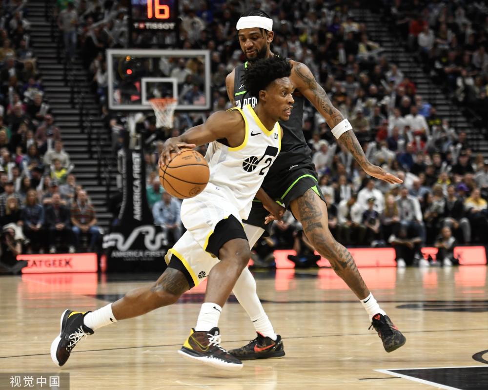 她凭借灵活 她凭借灵活